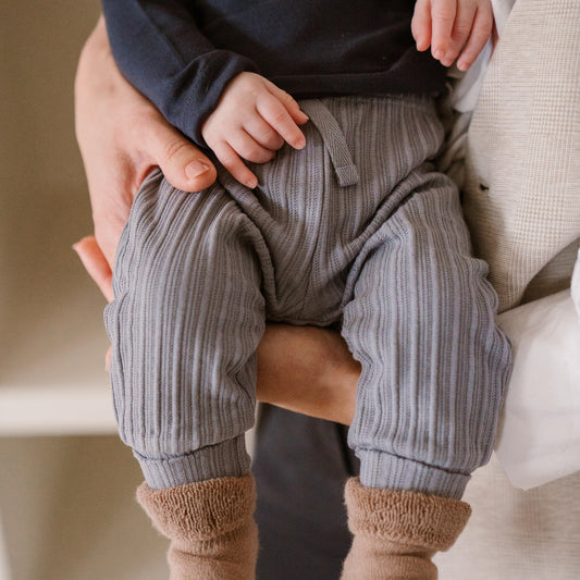 Dirkje Baby Jungen Bio-Hose – 2er-Set – Blau & Braun – Weiche Baumwolle