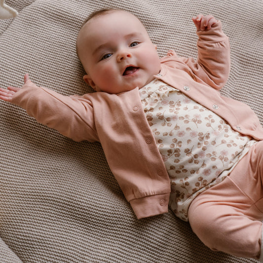 Dirkje Mädchen Baby Bio Langarm Strickjacke und Hose in Altrosa – Liebevoll für die Kleinen gemacht